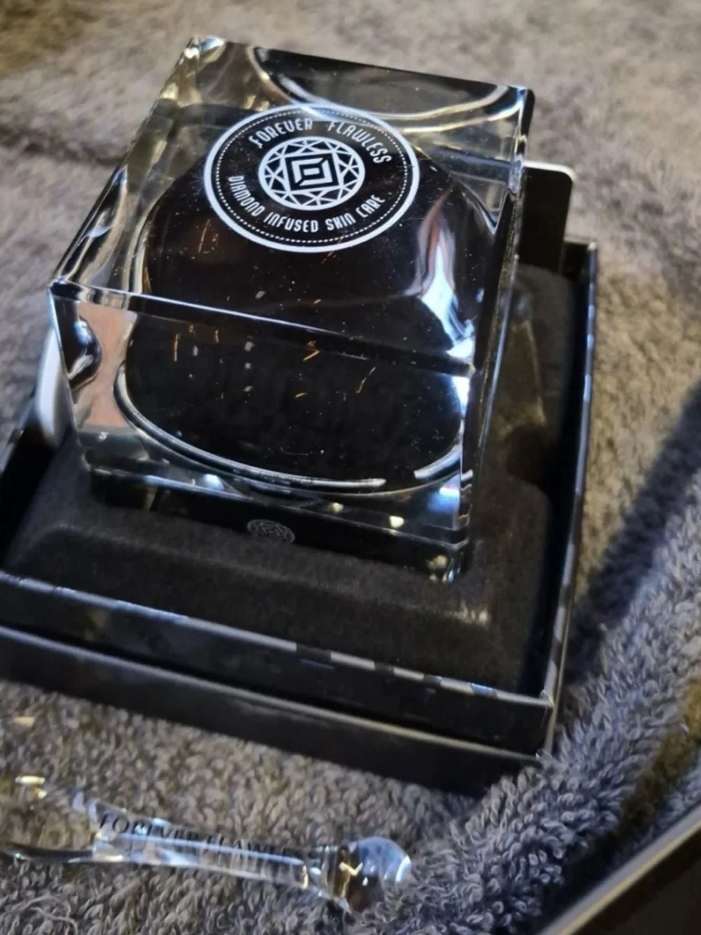 Forever Flawless Black Diamond Age-Defying Thermal Mask - Black